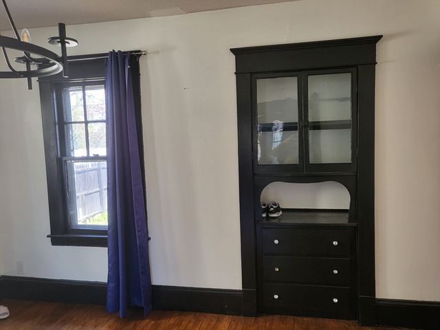 19 Greenbrier St, Springfield, MA 01108