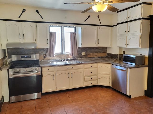 19 Greenbrier St, Springfield, MA 01108