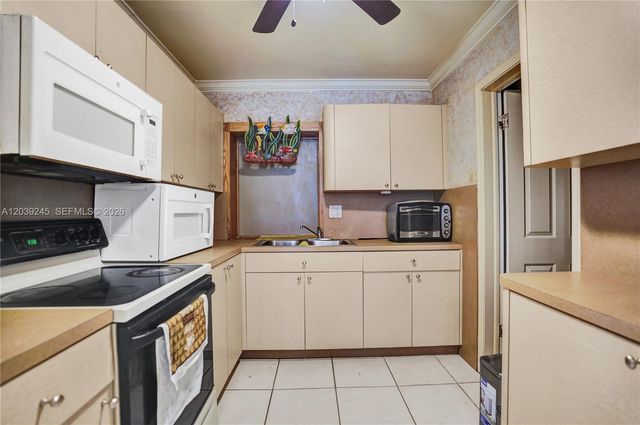 6280 SW 8th Pl, North Lauderdale, FL 33068