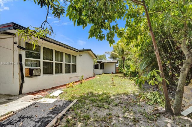 6280 SW 8th Pl, North Lauderdale, FL 33068