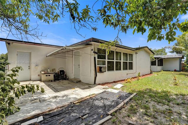 6280 SW 8th Pl, North Lauderdale, FL 33068