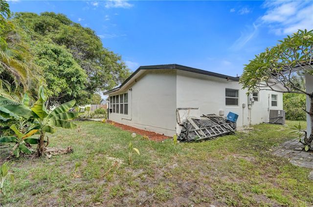 6280 SW 8th Pl, North Lauderdale, FL 33068