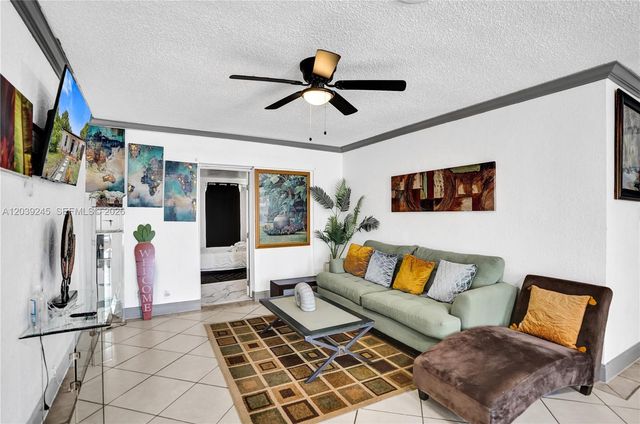 6280 SW 8th Pl, North Lauderdale, FL 33068