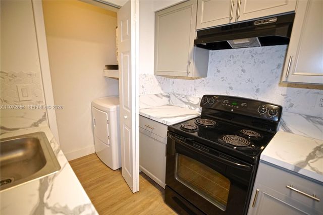 17425 NW 67th Pl B-13, Hialeah, FL 33015