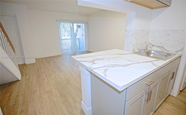 17425 NW 67th Pl B-13, Hialeah, FL 33015