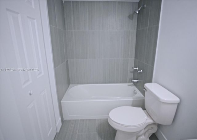 17425 NW 67th Pl B-13, Hialeah, FL 33015