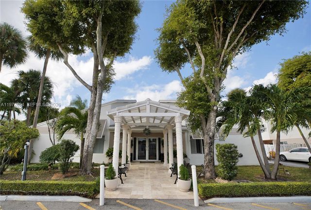 17425 NW 67th Pl B-13, Hialeah, FL 33015