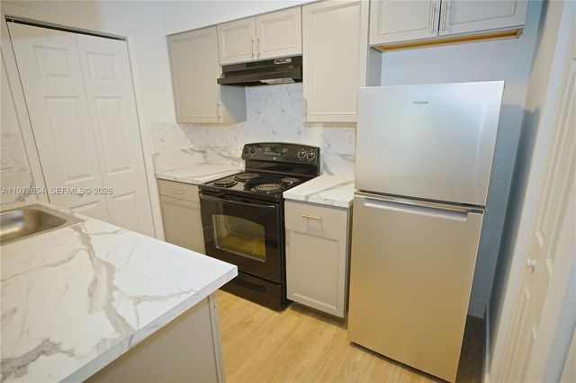 17425 NW 67th Pl B-13, Hialeah, FL 33015