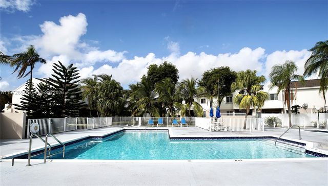 17425 NW 67th Pl B-13, Hialeah, FL 33015