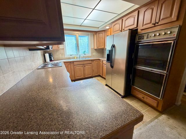 433 Chanticleer Trail, Lansing, MI 48917
