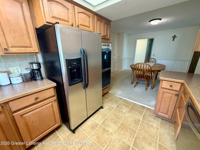 433 Chanticleer Trail, Lansing, MI 48917