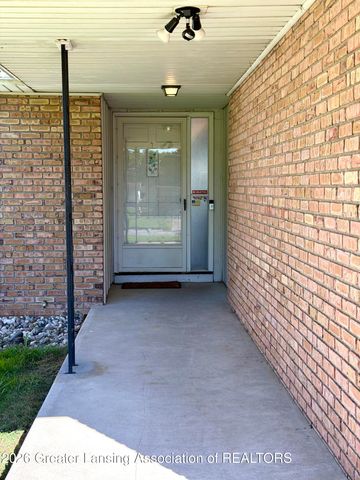 433 Chanticleer Trail, Lansing, MI 48917