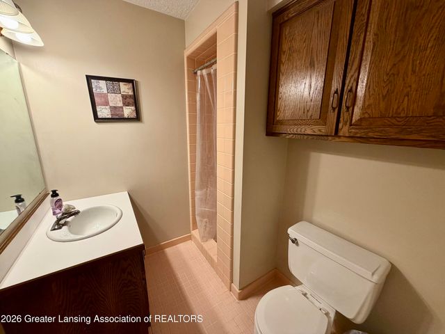 433 Chanticleer Trail, Lansing, MI 48917