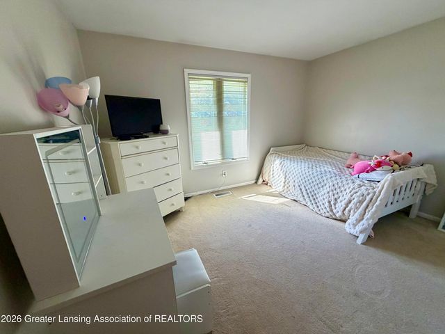 433 Chanticleer Trail, Lansing, MI 48917