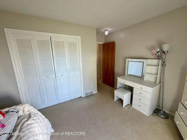 433 Chanticleer Trail, Lansing, MI 48917