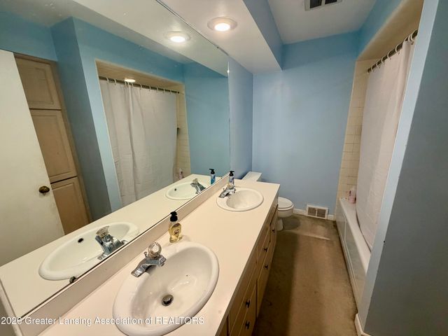 433 Chanticleer Trail, Lansing, MI 48917