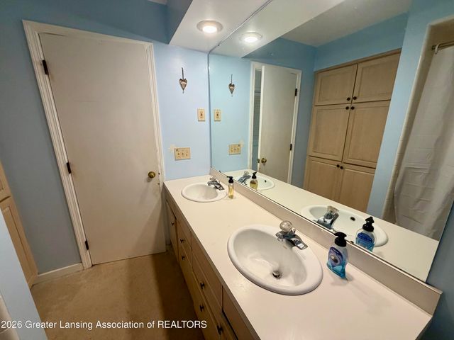 433 Chanticleer Trail, Lansing, MI 48917
