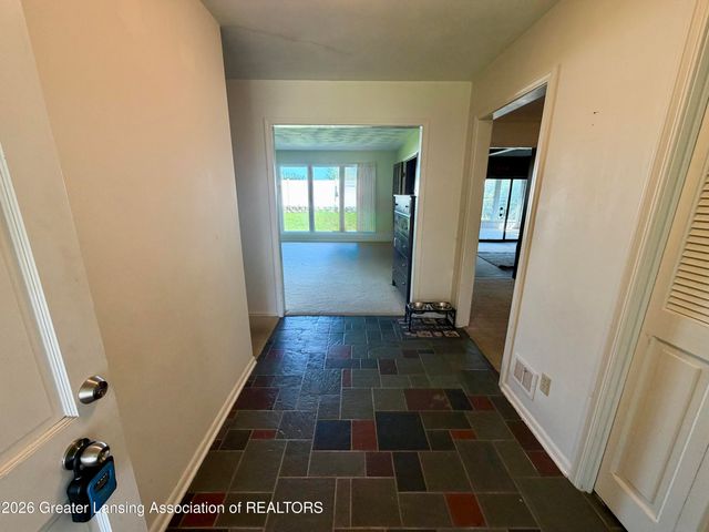 433 Chanticleer Trail, Lansing, MI 48917