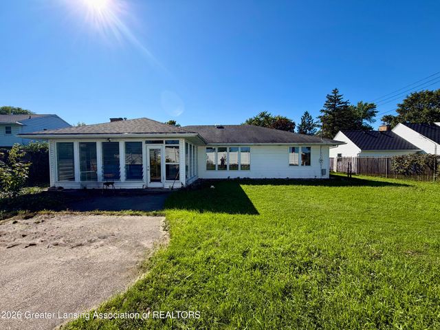 433 Chanticleer Trail, Lansing, MI 48917