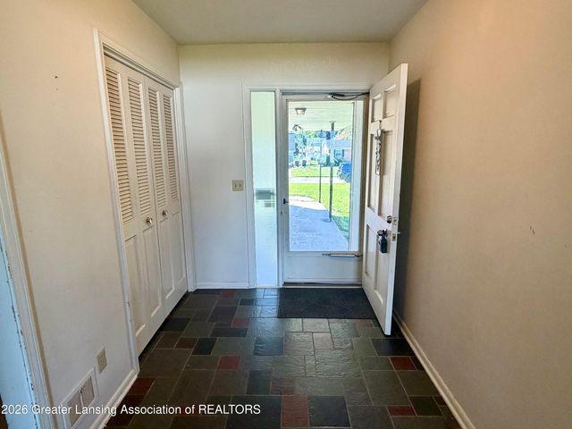 433 Chanticleer Trail, Lansing, MI 48917