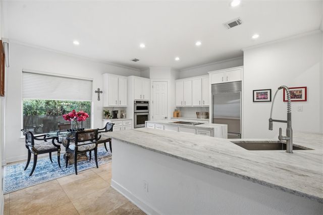 320 Harborside Circle, Kemah, TX 77565