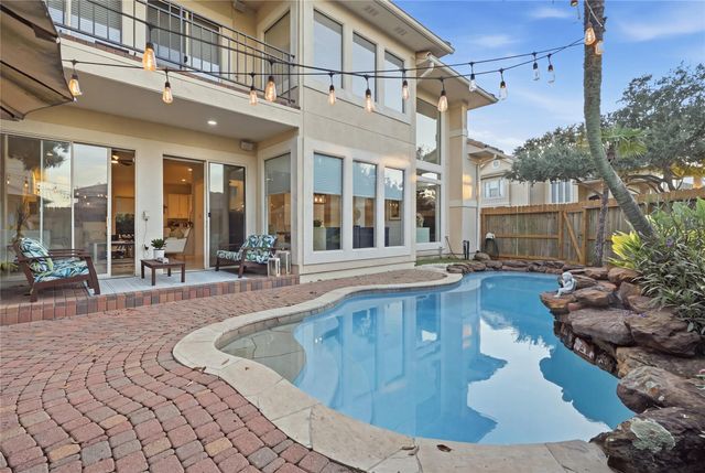 320 Harborside Circle, Kemah, TX 77565