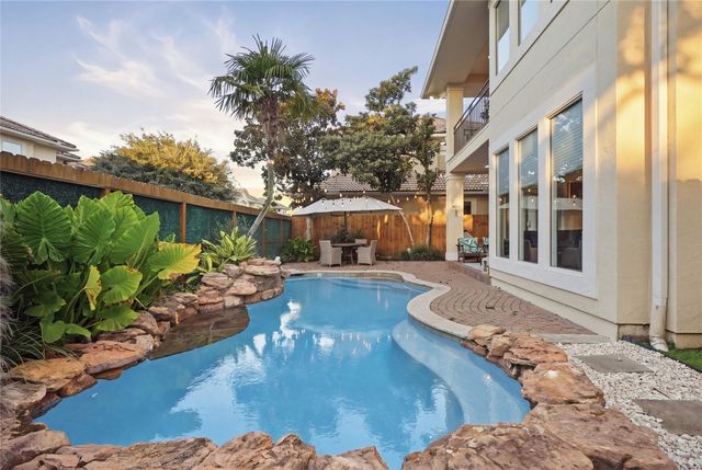 320 Harborside Circle, Kemah, TX 77565