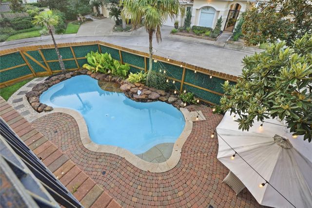 320 Harborside Circle, Kemah, TX 77565