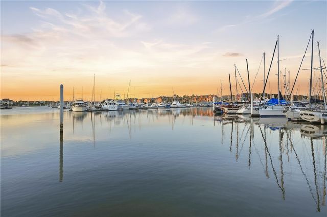 320 Harborside Circle, Kemah, TX 77565