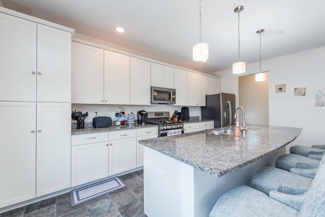 2214 Truman Trail, Mchenry, IL 60051