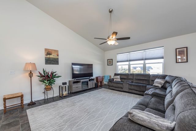 2214 Truman Trail, Mchenry, IL 60051