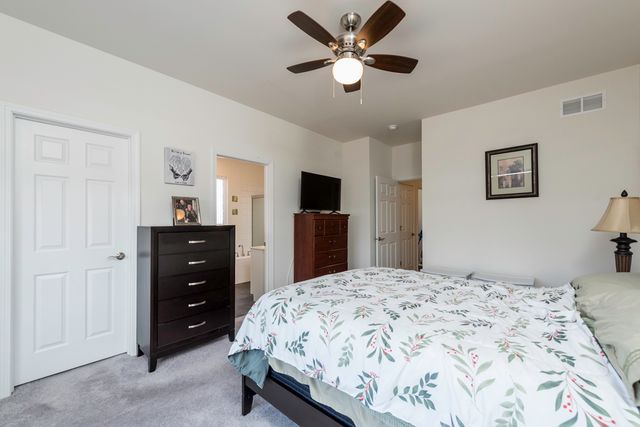 2214 Truman Trail, Mchenry, IL 60051