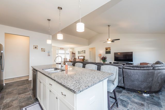 2214 Truman Trail, Mchenry, IL 60051