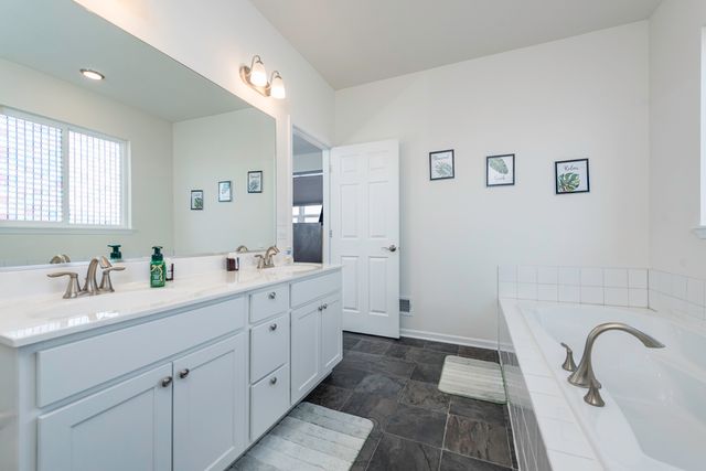 2214 Truman Trail, Mchenry, IL 60051