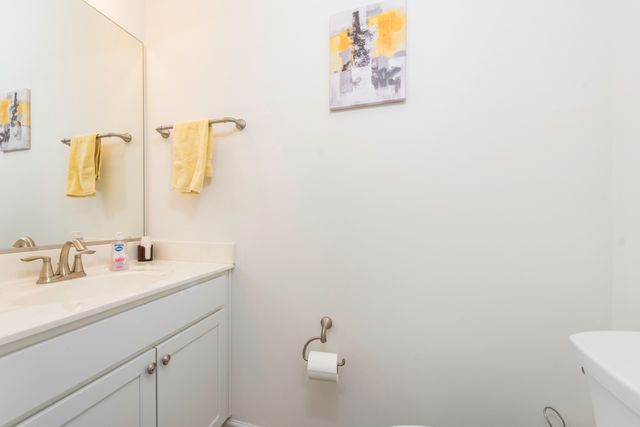 2214 Truman Trail, Mchenry, IL 60051