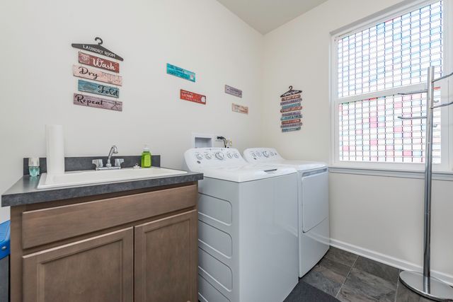 2214 Truman Trail, Mchenry, IL 60051