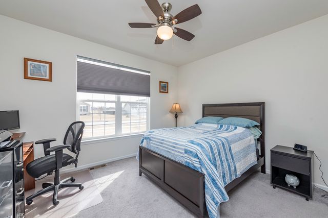 2214 Truman Trail, Mchenry, IL 60051