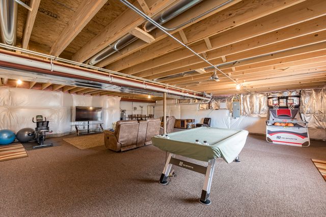 2214 Truman Trail, Mchenry, IL 60051