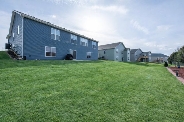 2214 Truman Trail, Mchenry, IL 60051