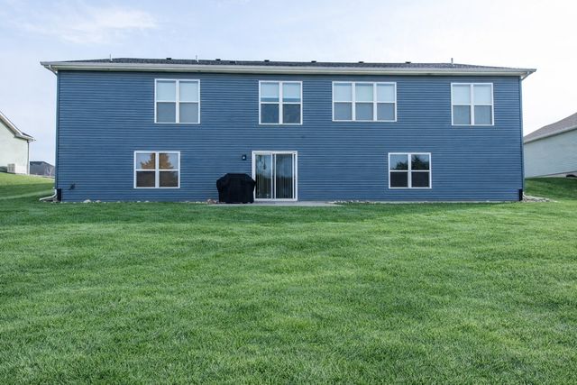 2214 Truman Trail, Mchenry, IL 60051