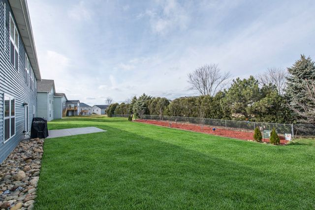 2214 Truman Trail, Mchenry, IL 60051