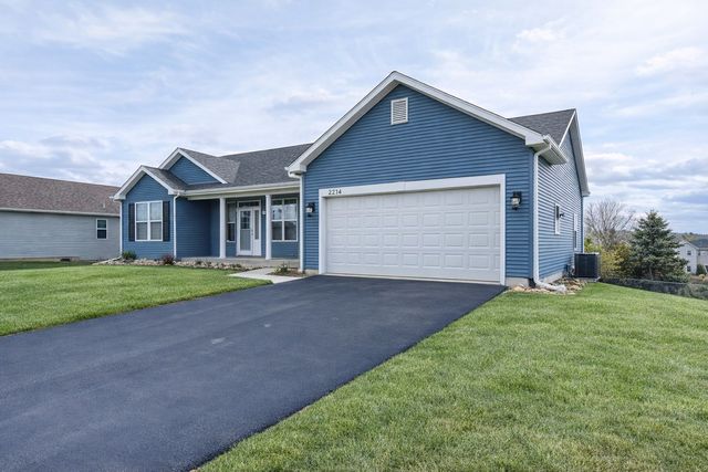 2214 Truman Trail, Mchenry, IL 60051