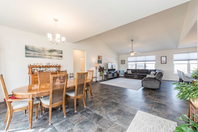 2214 Truman Trail, Mchenry, IL 60051