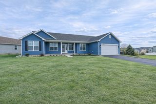 2214 Truman Trail, Mchenry, IL 60051