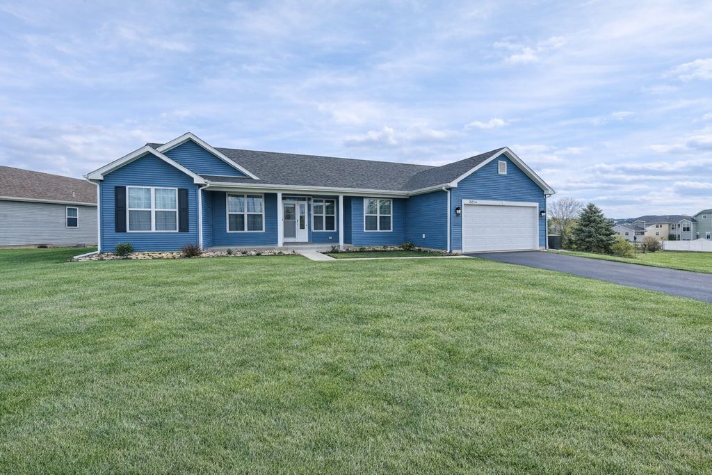 2214 Truman Trail, Mchenry, IL 60051