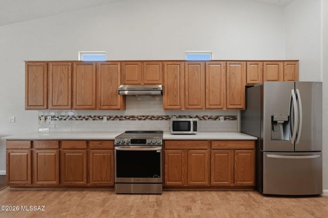 821 N Silverleaf Oak Place, Tucson, AZ 85710