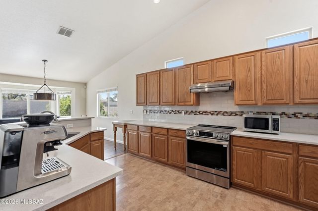 821 N Silverleaf Oak Place, Tucson, AZ 85710