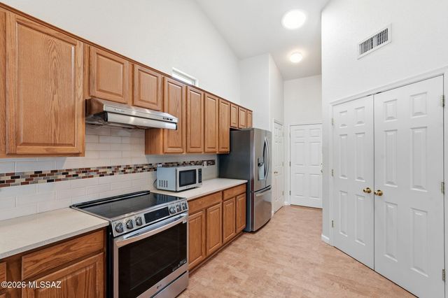 821 N Silverleaf Oak Place, Tucson, AZ 85710