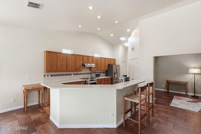 821 N Silverleaf Oak Place, Tucson, AZ 85710