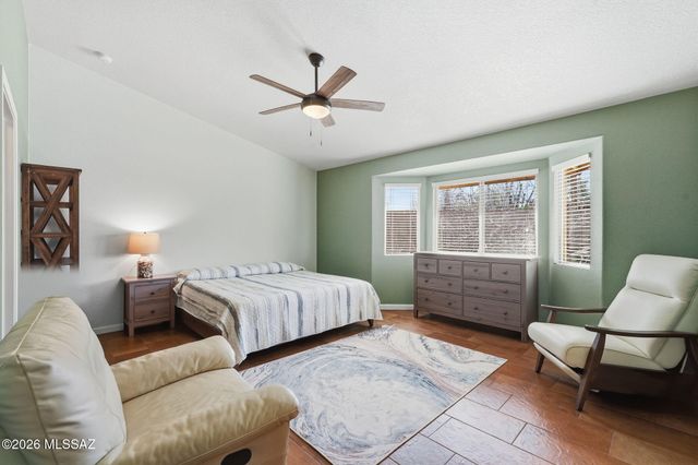 821 N Silverleaf Oak Place, Tucson, AZ 85710